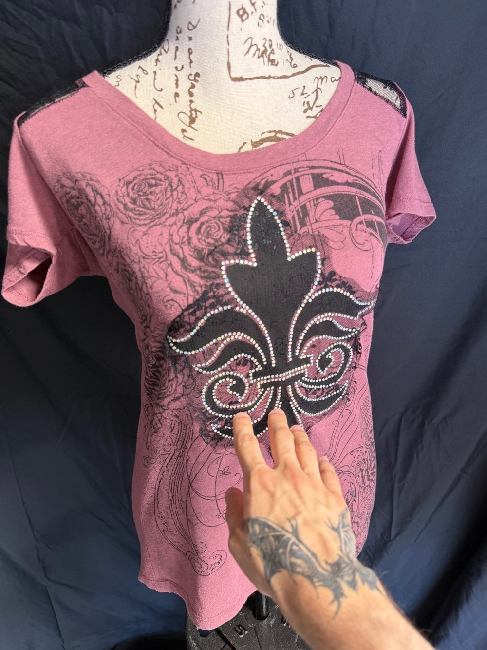 Vintage Y2K Affliction Style Fleur-De-Lis Graphic Lace Top